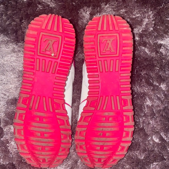 Louis Vuitton Sneakers - Picture 7 of 7